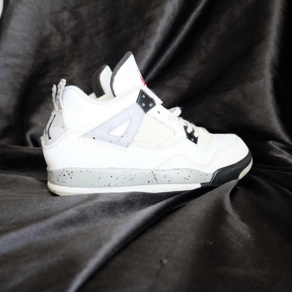 Jordan Retro 4 White cement Sneaker
